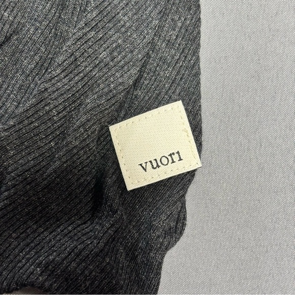 Vuori Tank Top Womens Small Cove High Neck Heather Black Performance Stretch Gym - Picture 2 of 8